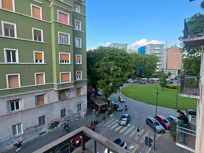 Appartamento quadrilocale in affitto in Via Alserio, Isola, Milano