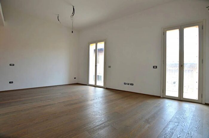 Appartamento con 6 locali in vendita in Siena