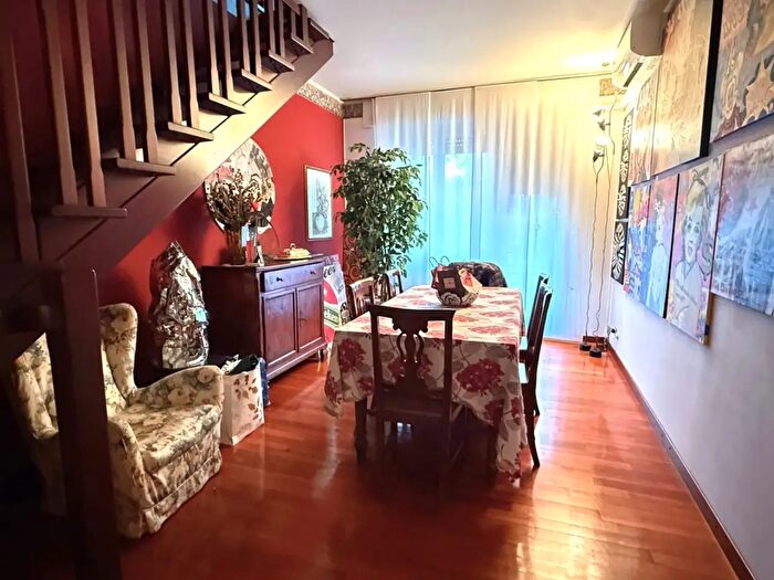 Appartamento con 5 locali in vendita in Viale Umbria, Milano