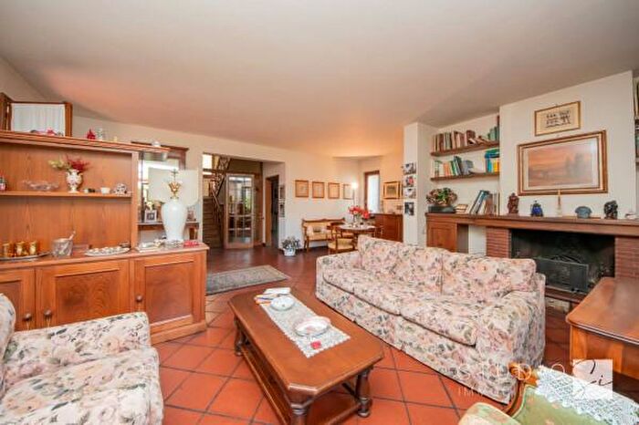Casa con 6 locali in vendita in Via dello Stadio, Pistoia