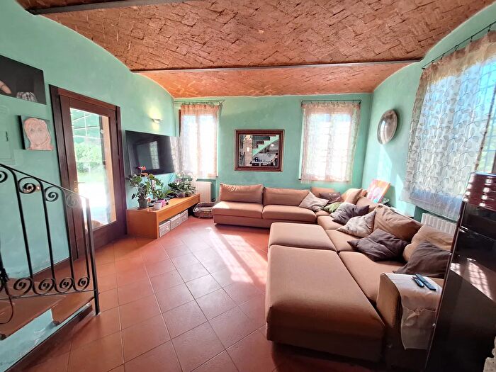 Casa con 8 locali in vendita in Via Cavo Argine, Modena