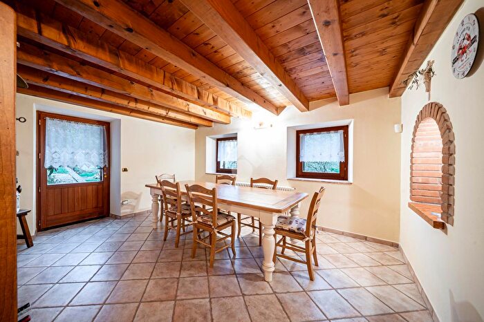 Casa con 8 locali in vendita in Via Spa, Badia Calavena