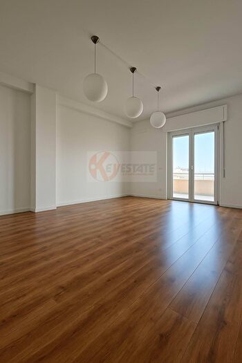 Appartamento con 5 locali in vendita in Piazza Deffenu, Cagliari