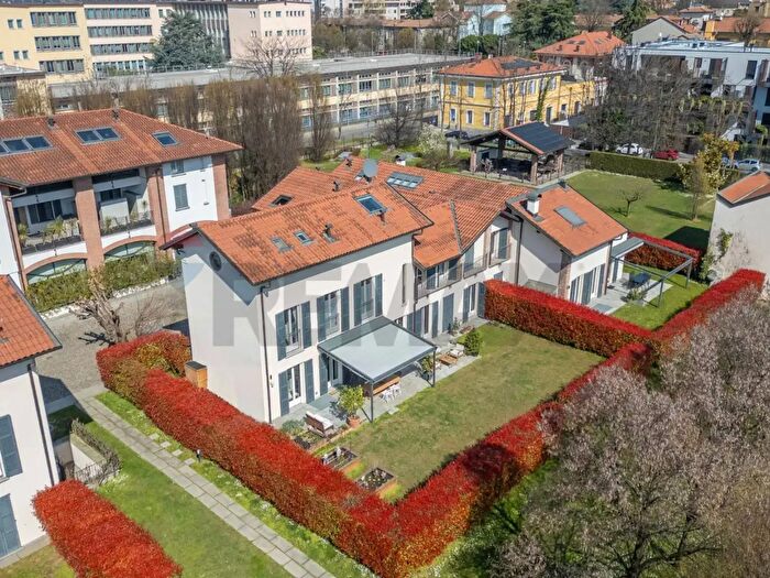 Appartamento con 5 locali in vendita in Via Cavallotti, Monza