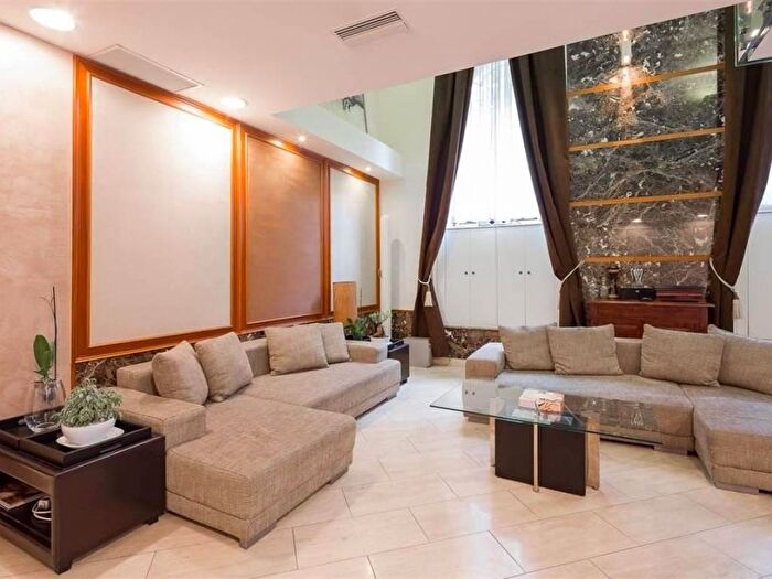 Appartamento con 5 locali in affitto in Via Larga, Duomo, Milano