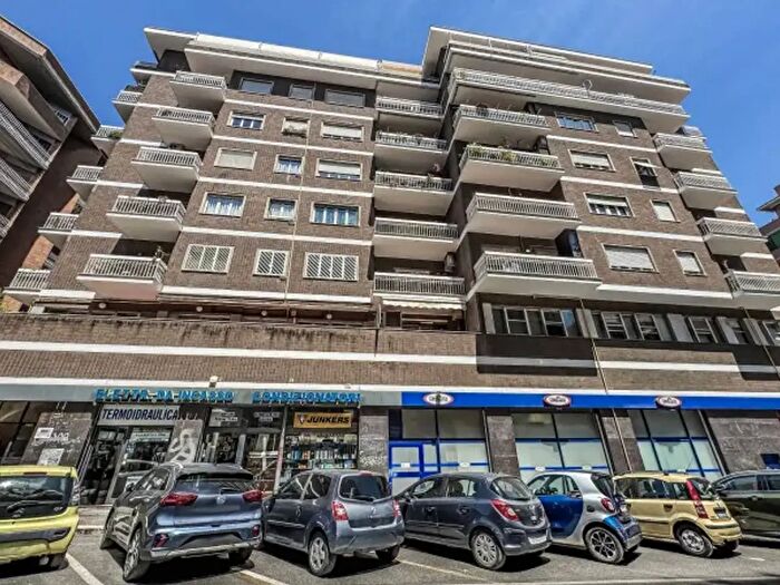 Appartamento con 5 locali in vendita in Via Giovanni Andrea Badoero, Roma