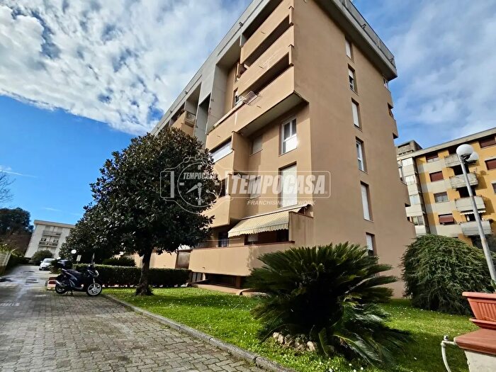 Appartamento con 5 locali in vendita in Largo Donne Partigiane, Massa