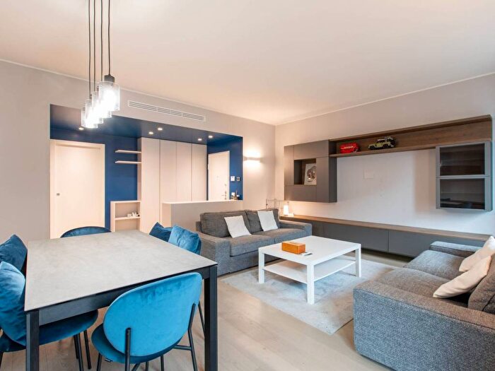 Appartamento trilocale in affitto in Via George Washington, Washington, Milano