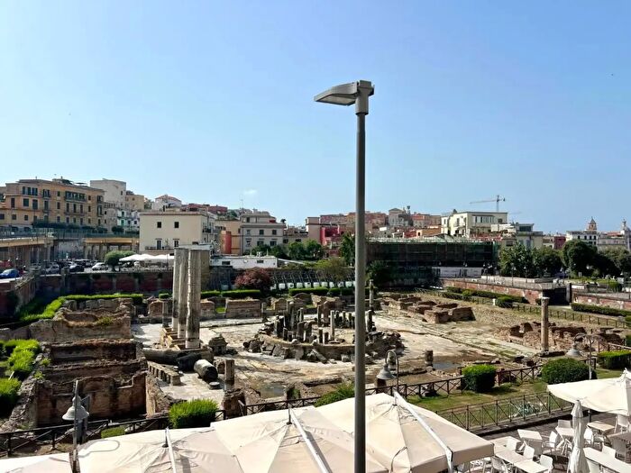 Appartamento trilocale in vendita in Via Antonio Maria Gaspare Sacchini, Pozzuoli