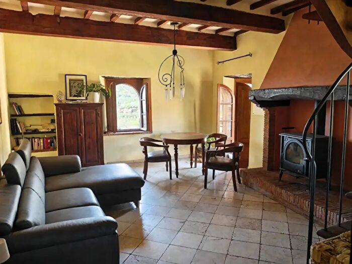 Casa con 6 locali in vendita in Calci