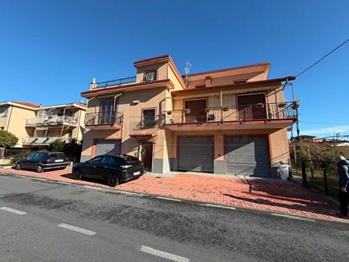 Casa con 15 locali in vendita in Via Nazario Sauro, Pietra Ligure