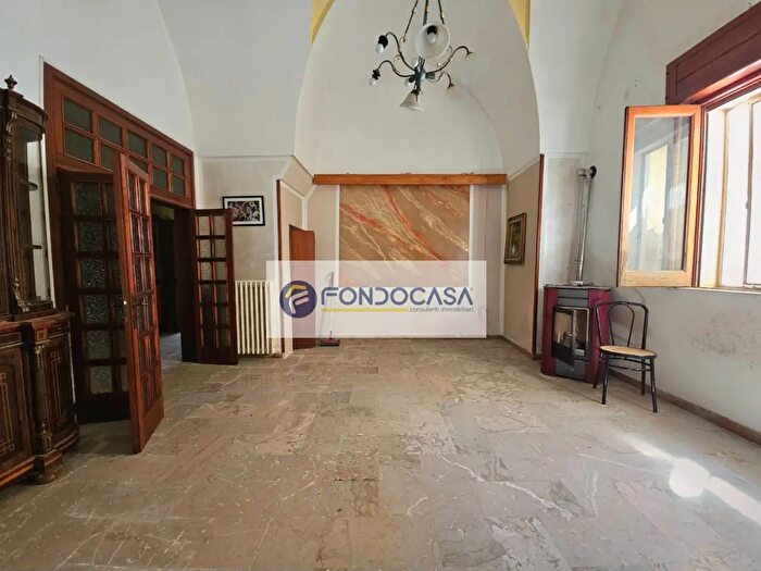 Casa con 7 locali in vendita in Via Duca degli Abruzzi, Poggiardo