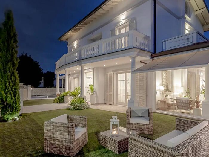 Casa con 8 locali in vendita in Via Giorgio Vasari, Campi Bisenzio