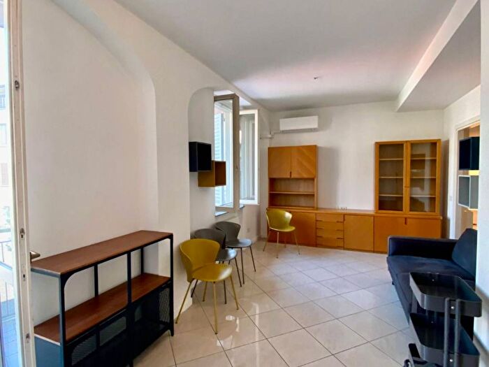 Appartamento trilocale in affitto in Via Gianbattista Moroni, Centro, Bergamo
