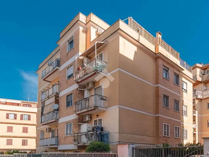Appartamento bilocale in vendita in Via Mario Carrara, Roma