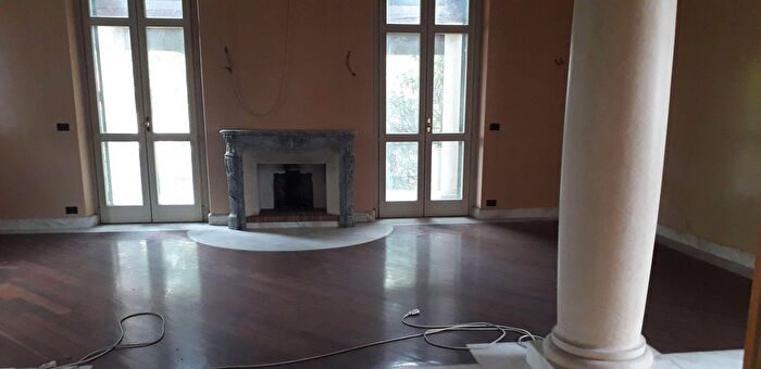 Casa con 15 locali in vendita in Fossano