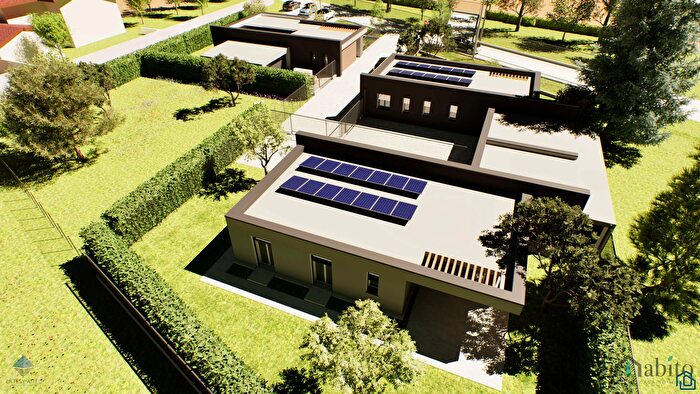 Casa quadrilocale in vendita in Via Marche Snc, Castano Primo