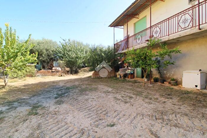 Casa bilocale in vendita in Contrada Montupoli Foro, Miglianico