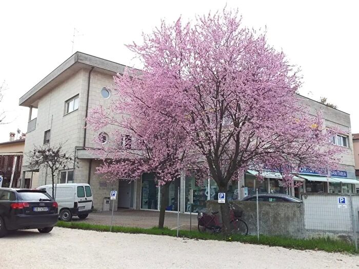Appartamento trilocale in vendita in Viale Randi, Ravenna