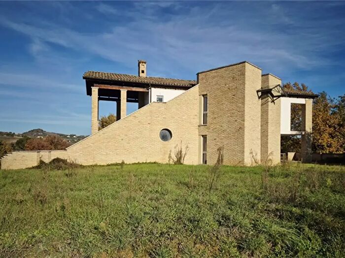 Casa con 12 locali in vendita in Fara Filiorum Petri