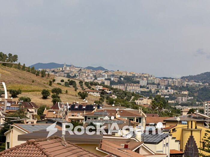 Appartamento trilocale in affitto in Via Aquileia, Santa Maria, Catanzaro