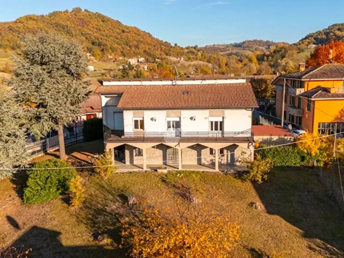 Casa con 11 locali in vendita in Via Lolli, Vezzano Sul Crostolo