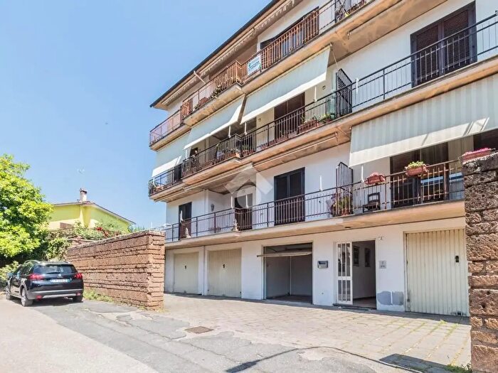 Appartamento con 6 locali in vendita in Via Gramsci, Sutri