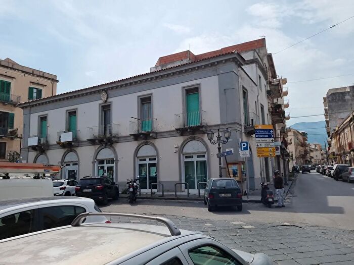 Appartamento con 9 locali in vendita in Via Umberto I, Barcellona Pozzo Di Gotto
