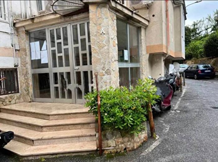 Appartamento trilocale in vendita in Via Emilio Scaglione, Napoli