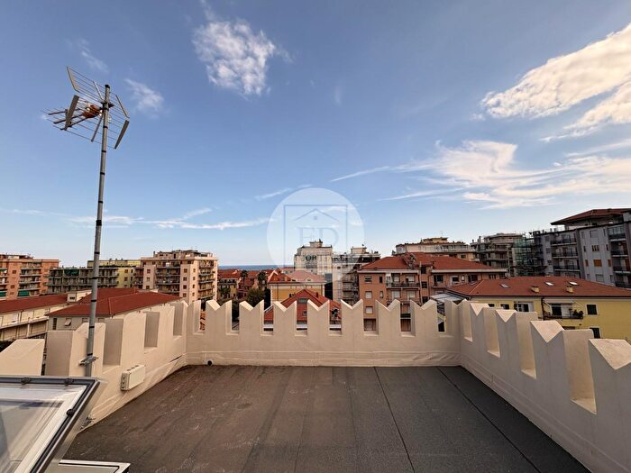 Appartamento trilocale in vendita in Loano