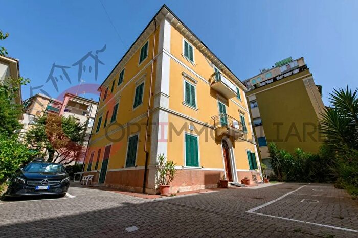 Appartamento trilocale in vendita in Via Serri Follonica, Follonica