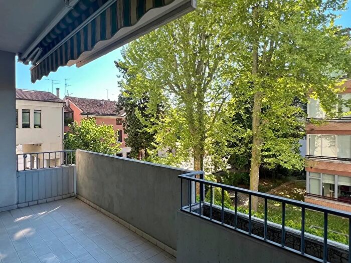 Appartamento con 5 locali in vendita in Via Legione Antonini, Vicenza