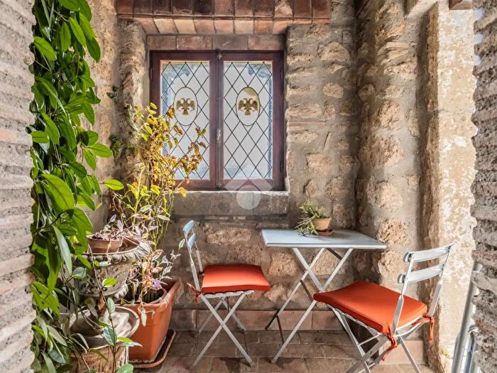 Appartamento con 7 locali in vendita in Strada dei Mecaccioni, Vetralla