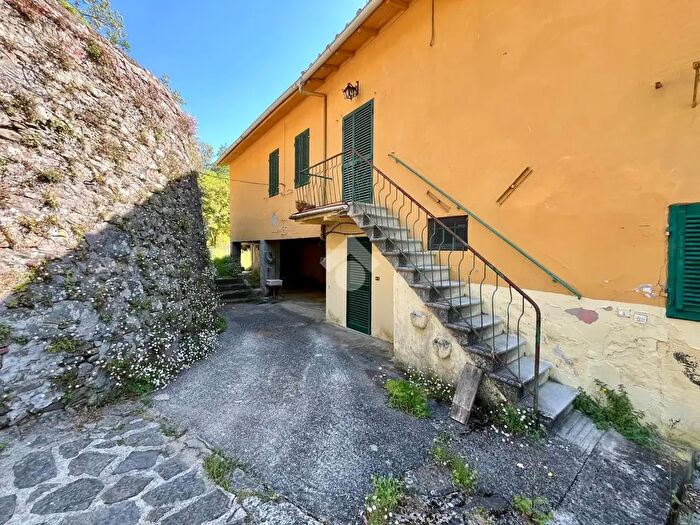 Casa con 7 locali in vendita in Via di Boveglio, Villa Basilica