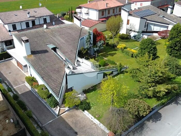 Casa con 7 locali in vendita in Str Castelletto, Roncoferraro