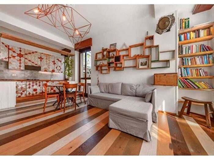 Appartamento trilocale in affitto in Via Veglia, Istria, Milano