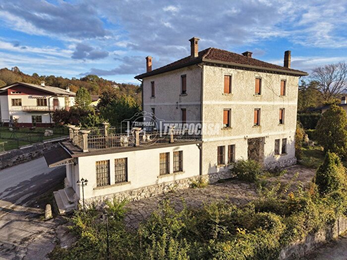 Casa con 9 locali in vendita in Sedico