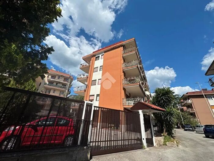 Appartamento quadrilocale in vendita in Viale dei Romani, Salerno