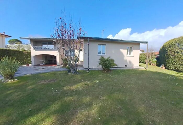 Casa quadrilocale in affitto in Via Ammiraglio Morin a, Forte Dei Marmi