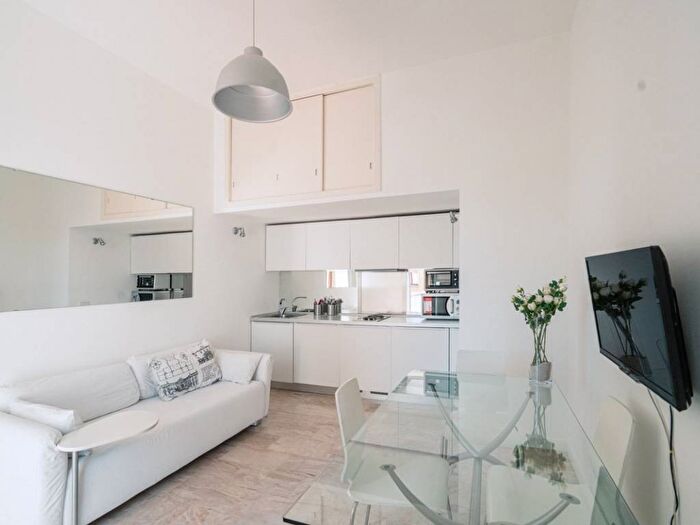 Appartamento bilocale in affitto in Sant'Ambrogio, Milano