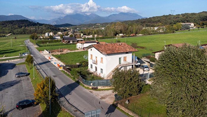 Casa con 7 locali in vendita in Via dei Laghi, Puegnago Sul Garda