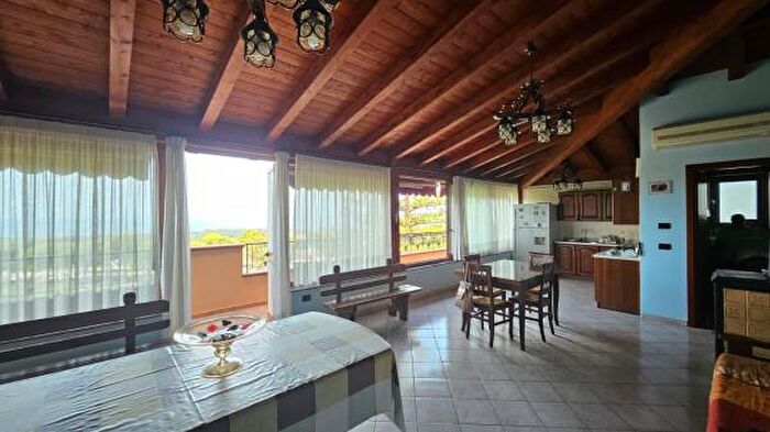 Appartamento con 5 locali in vendita in Strada Provinciale Tortoriciana, Capri Leone