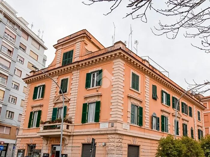 Appartamento quadrilocale in vendita in Via Saturnia, Roma