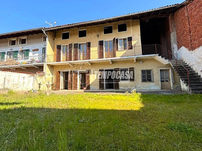 Casa con 8 locali in vendita in Vicolo Boget, San Giusto Canavese