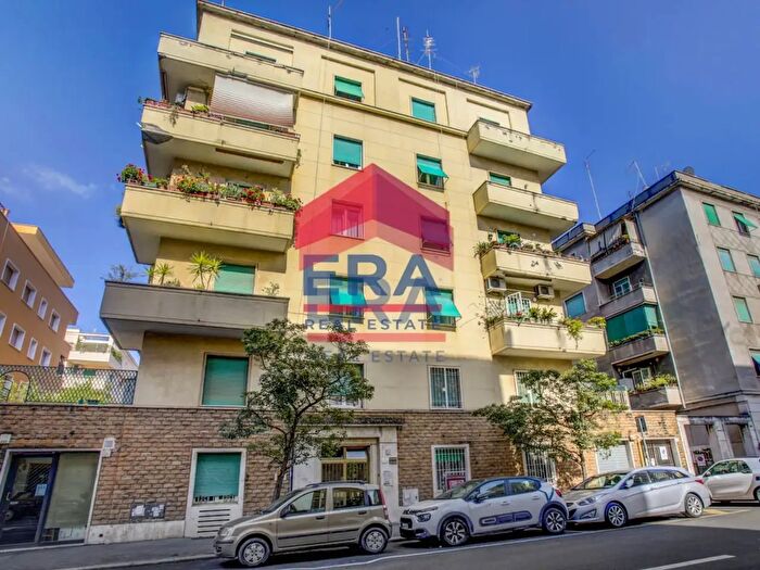 Appartamento con 5 locali in vendita in Via Costantino Corvisieri, Roma