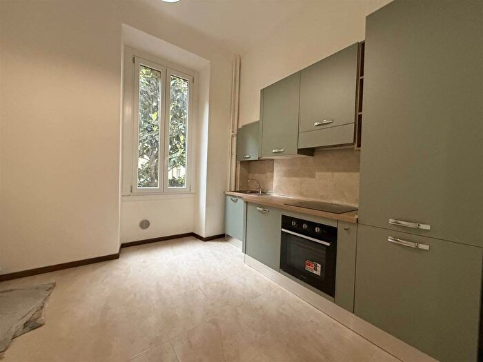 Appartamento bilocale in affitto in Via Luigi Settembrini, Centrale, Milano