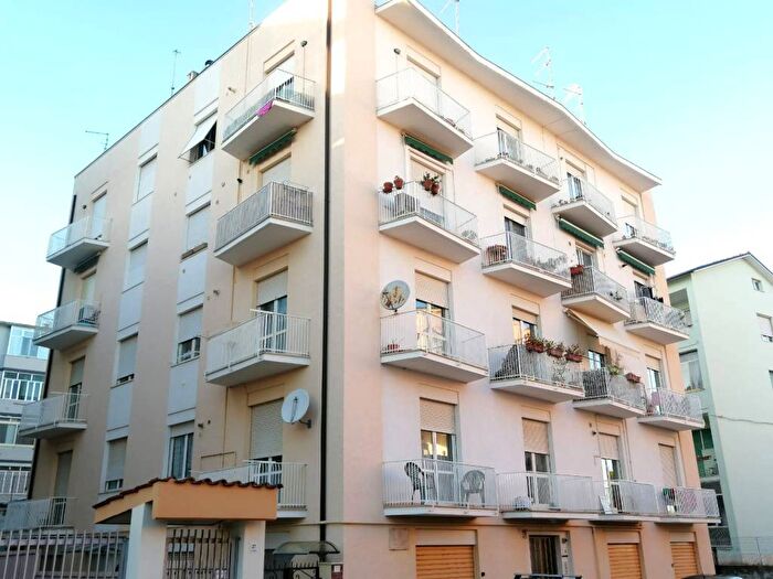 Casa quadrilocale in affitto in Via Francesco Paolo Michetti, Centro, Ortona