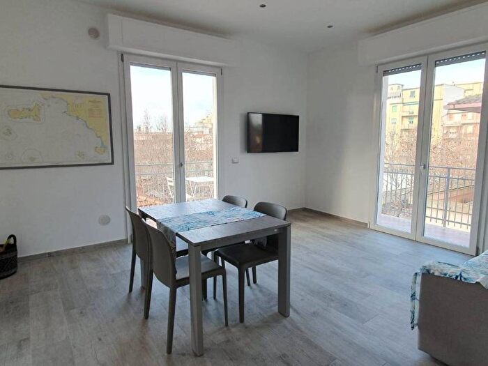 Appartamento trilocale in affitto in Centro, Follonica