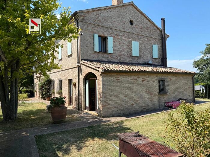 Casa con 6 locali in vendita in Via della Pieve, Cartoceto