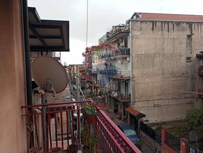 Appartamento con 5 locali in vendita in Via dei Sanguinelli, Catania